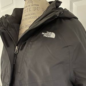 The North Face brand womens Triclimate jacket. Excellent condition.. Size Large.